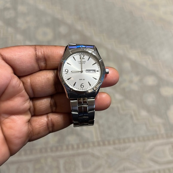 CITIZEN MENS SILVER COLOR WATCH WITH NEW BATTERY WORK PERFECT - Picture 2 of 15